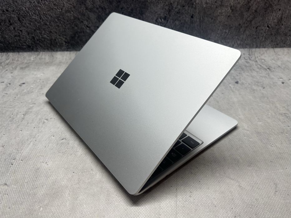 Microsoft Surface Go / i5 1035G1 3.6G / 4GB DDR4 / 256SSD / 12.5 Touch