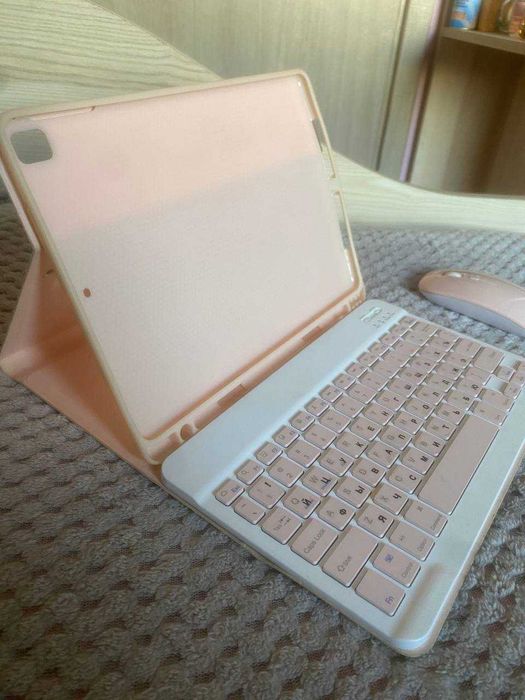 Чехол с клавиатурой и мышкой на іРad 6-го поколения