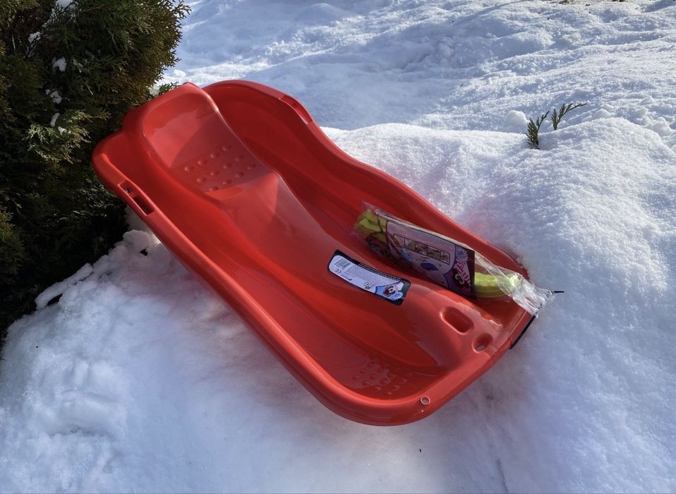 Nowe sanki plastikowe – idealne na zimowe szaleństwo