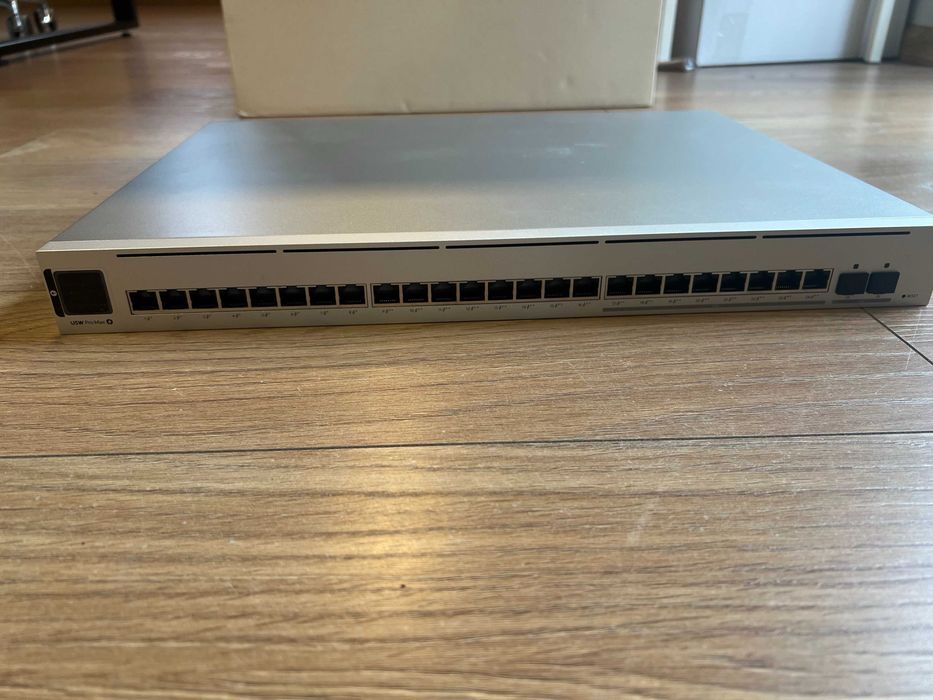 Switch Ubiquiti UniFi Pro Max (USW-PRO-MAX-24-POE)