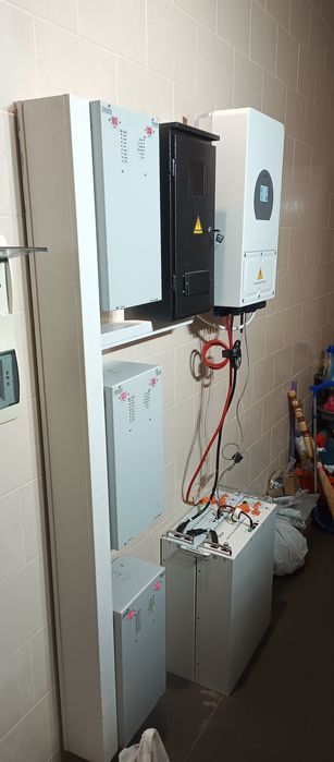 Підключення та налаштування інверторів та гібридних станцій .