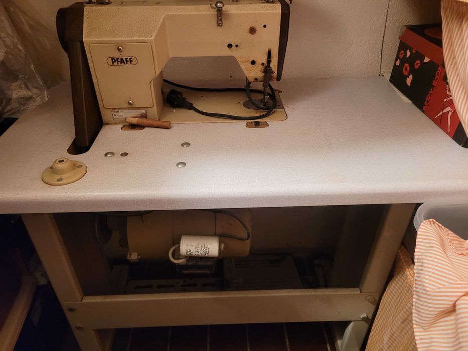 Maquina de costura Industrial  sem uso