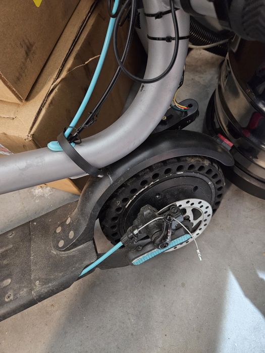 Hulajnoga elektryczna Motus Scooty 8,5+ uszkodzona