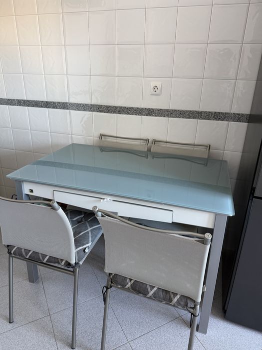 Mesa de cozinha extensível com 4 cadeiras