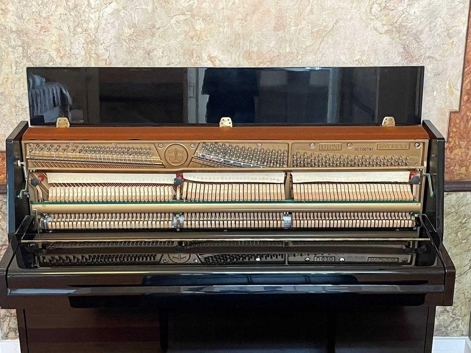 Piano vertical Hyundai U820