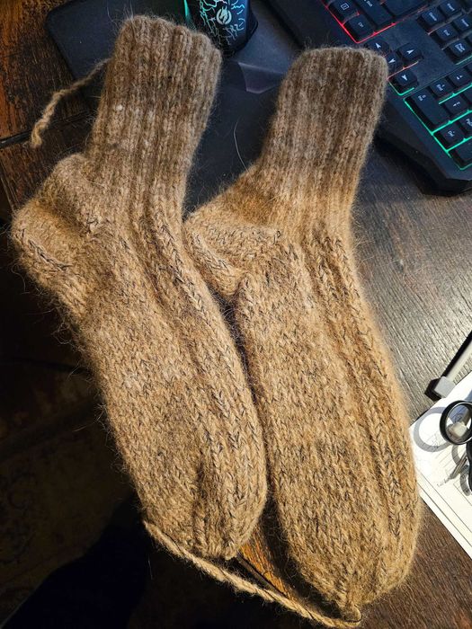 Для здоровья : носки, наколенники, пояса  и прочее из собачьей шерсти.