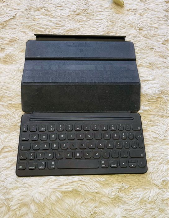 Capa com teclado para ipad 9a geração ou anterior