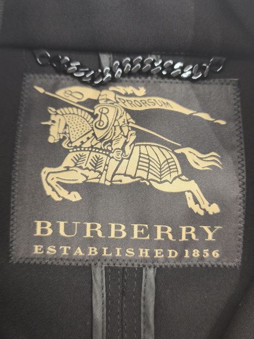 Casaco de fazenda Burberry established 1856
