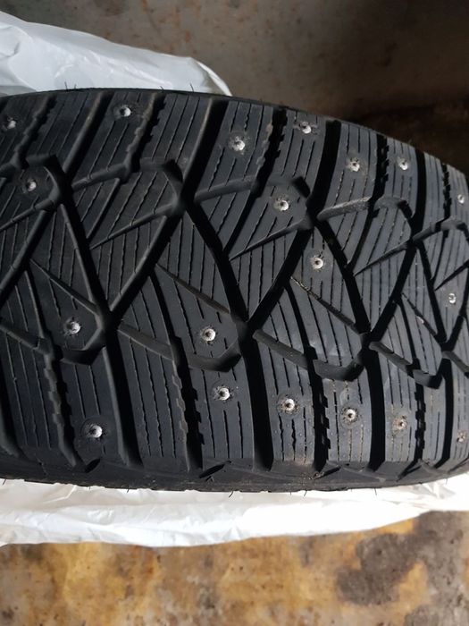 Продам автошини з шипами