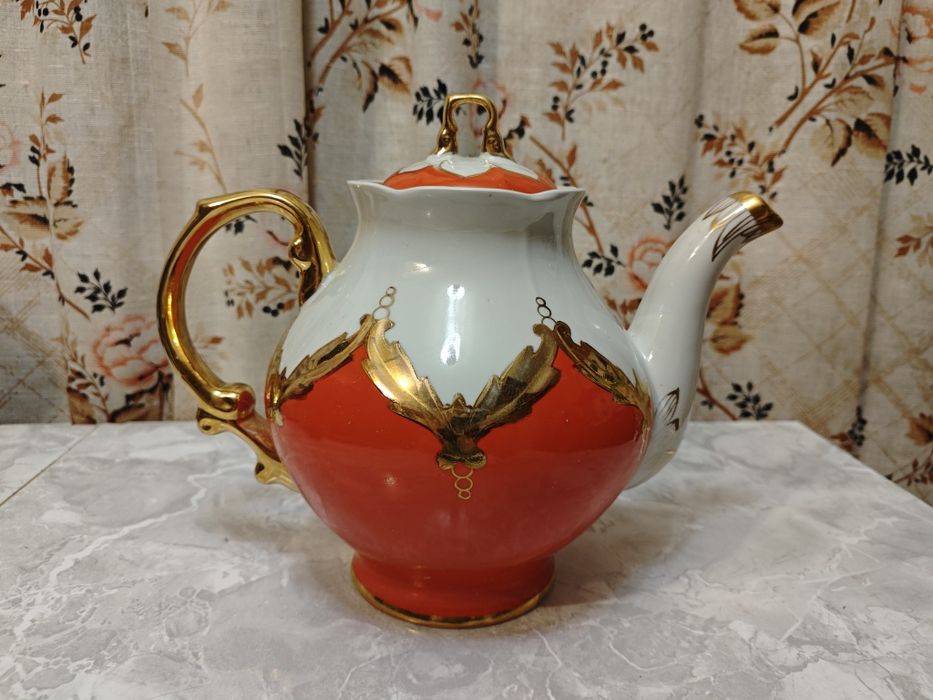 Чайник Бутон продам.