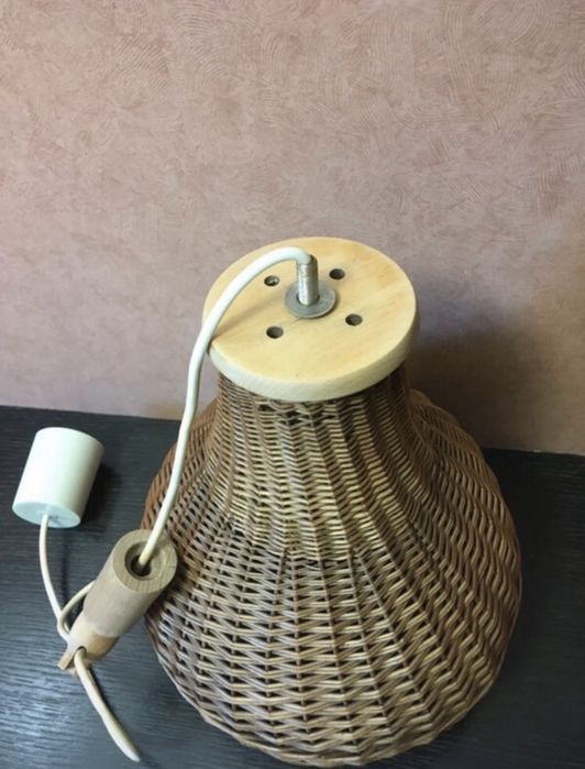 Zwis lampa piaskowy klosz wiklinowy