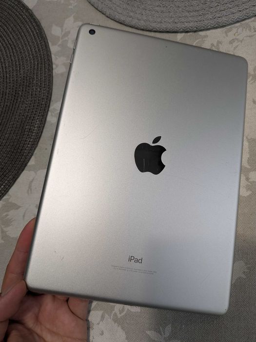 iPad 6 2018 9,7" 32 GB АКБ 90% Silver Neverlock + чохол