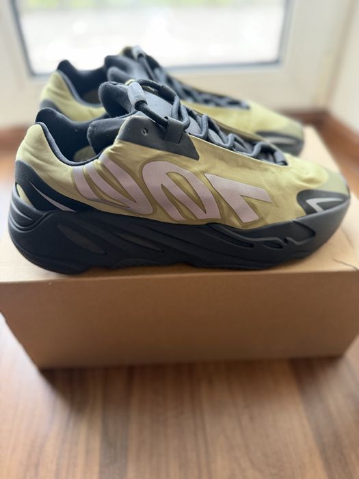 Adidas Yeezy Boost 700 42