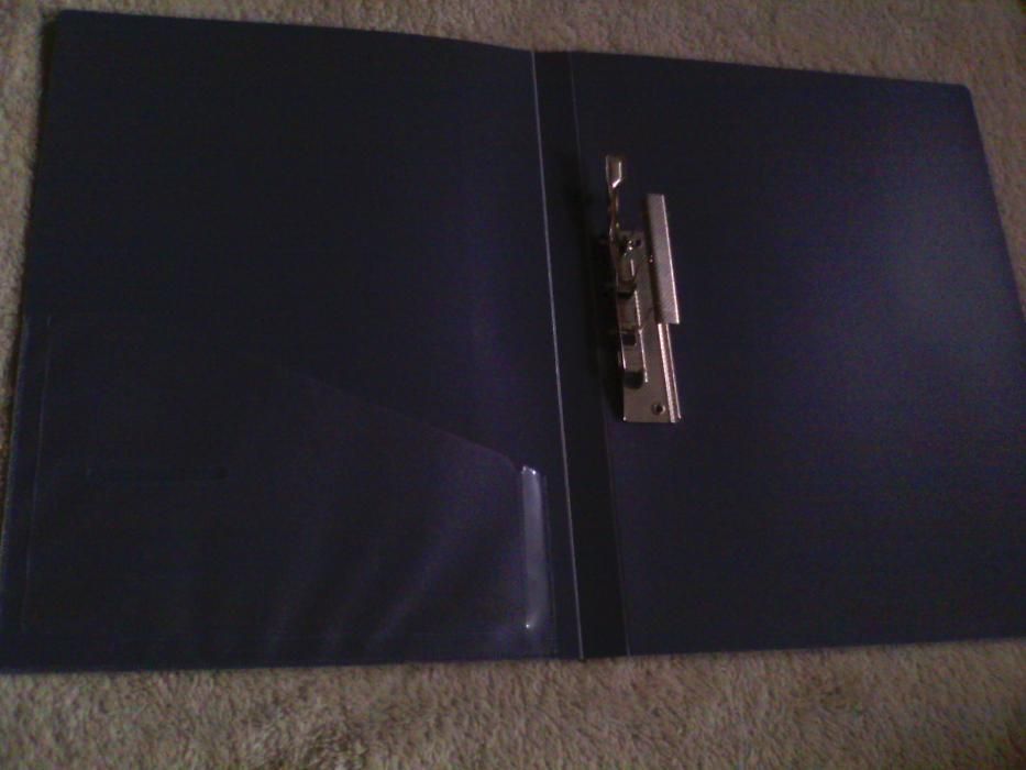 Пластиковая папка скоросшиватель с зажимом для бумаг