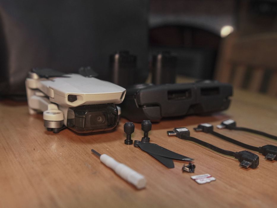 Drone DJI Mini com 2 baterias, mala e acessórios
