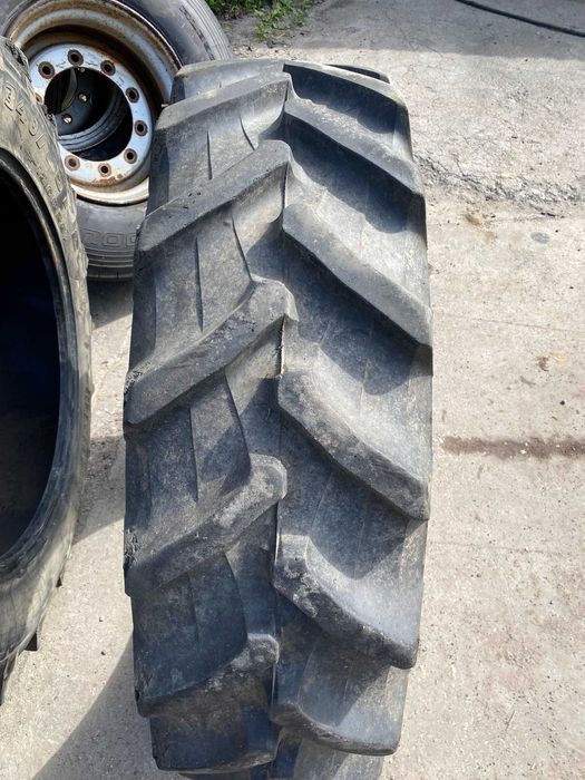 320/70r28 Pirelli