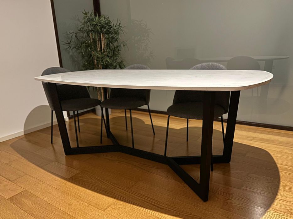 Estruturas mesa em metal