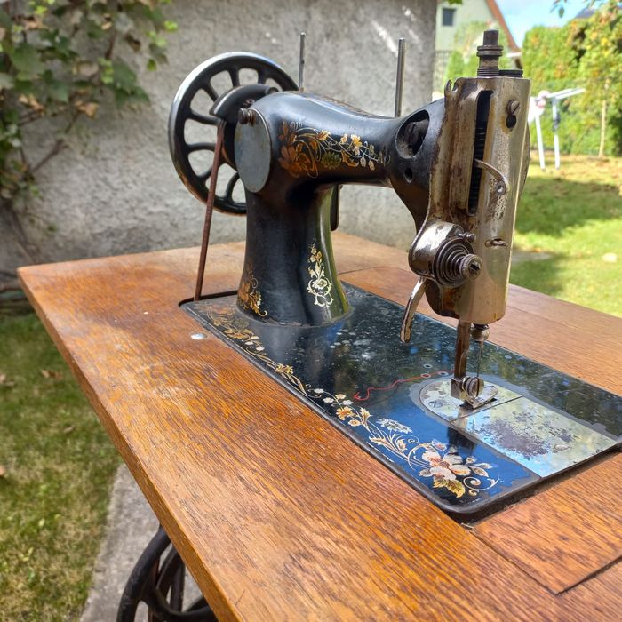 Zabytkowa maszyna do szycia