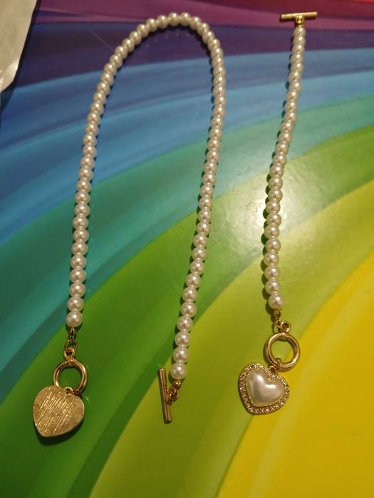 Colar e pulseira de pérolas com pingente em coração