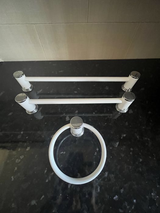 Vendo suportes para toalhas