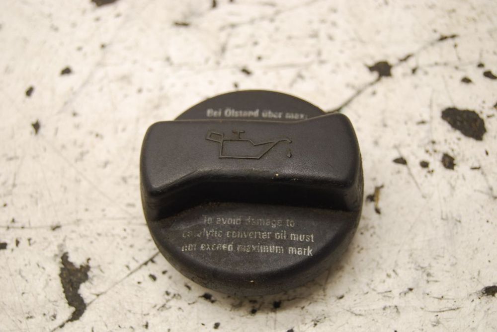 KOREK WLEWU OLEJU 06A103485C AUDI A3 A4 A5 A6 VW SKODA SEAT