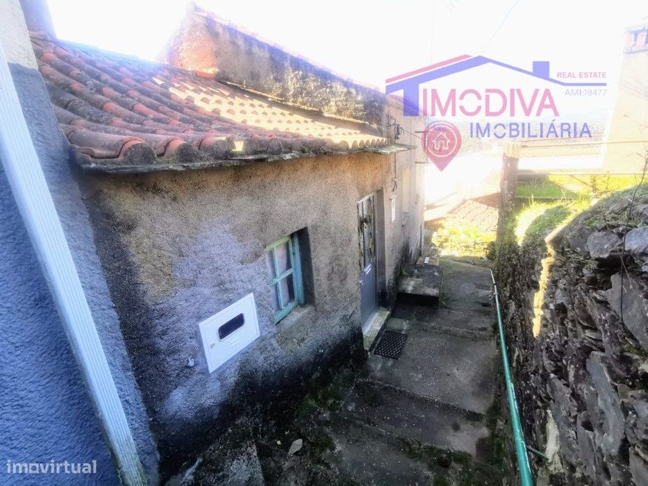 Moradia T2 a necessitar de poucas remodelações, perto da Pampilhosa...
