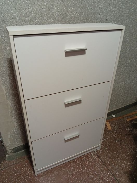 Biała szafka na buty