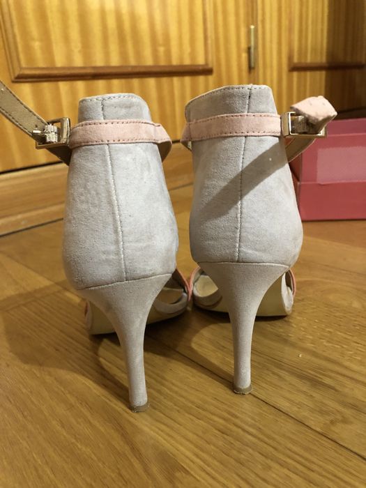 Sandálias cor pêssego