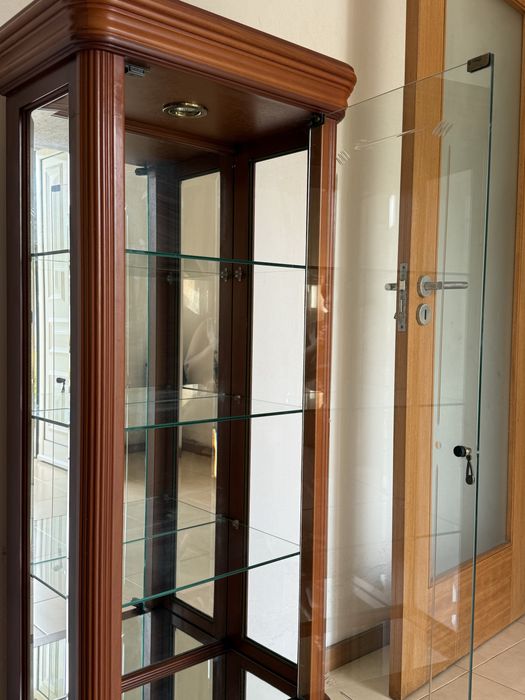 Armário de madeira para sala