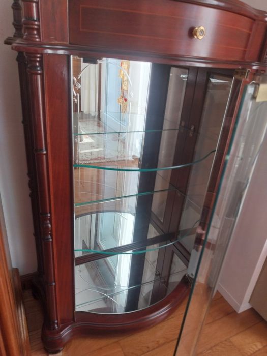 Vitrine em cerejeira