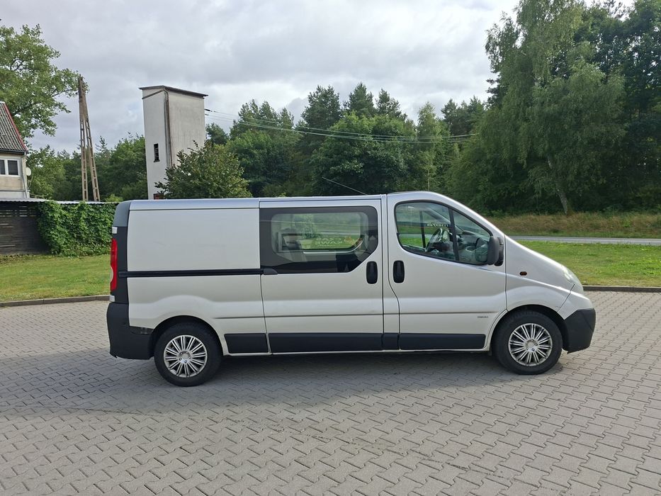 Opel vivaro.5 osób maxi long 2011