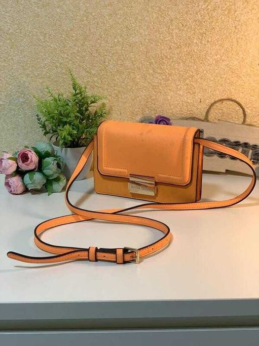 Яскрава сумка через плече River Island