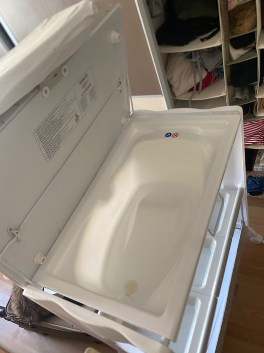 Banheira e arrumação para bebé