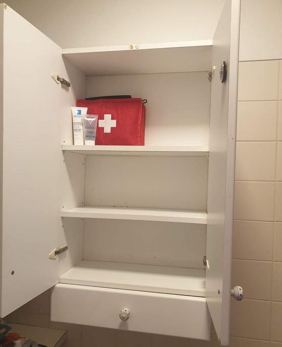 Armário de casa de banho