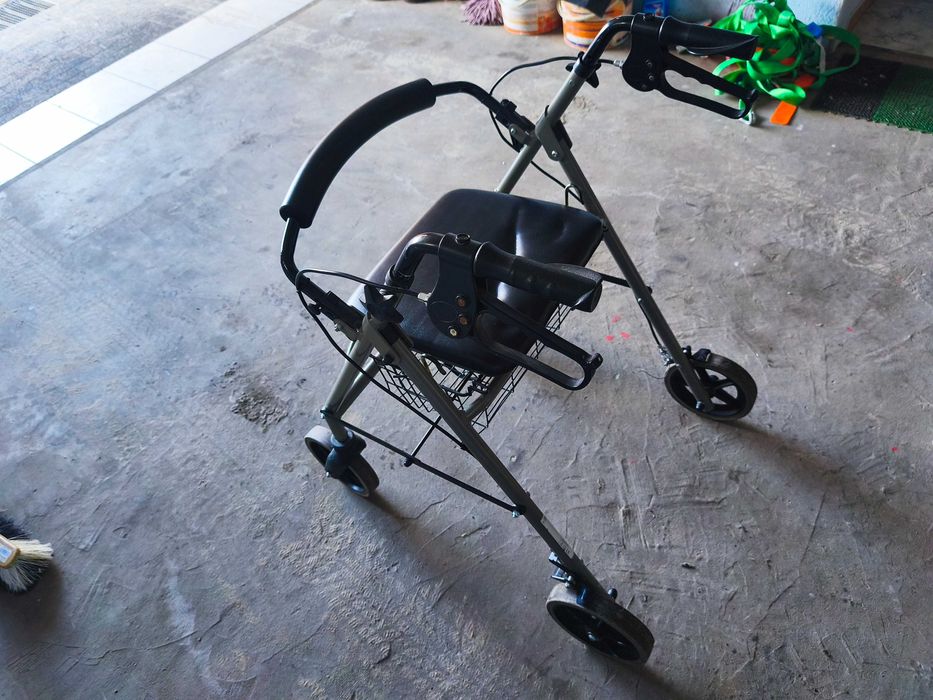 Balkonik chodzik dla osoby starszej