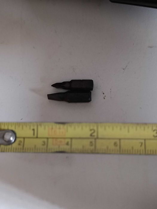 2 Aparafusadores elétricos com baterias