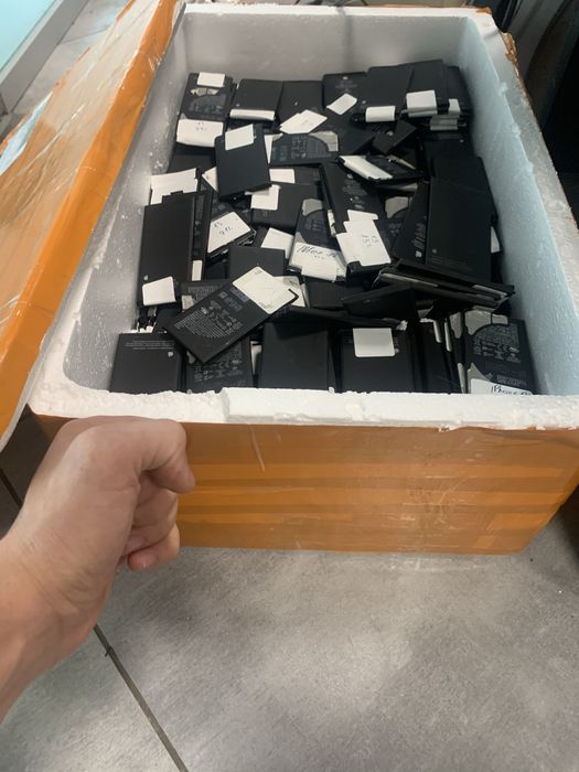 Лот батарейок iPhone