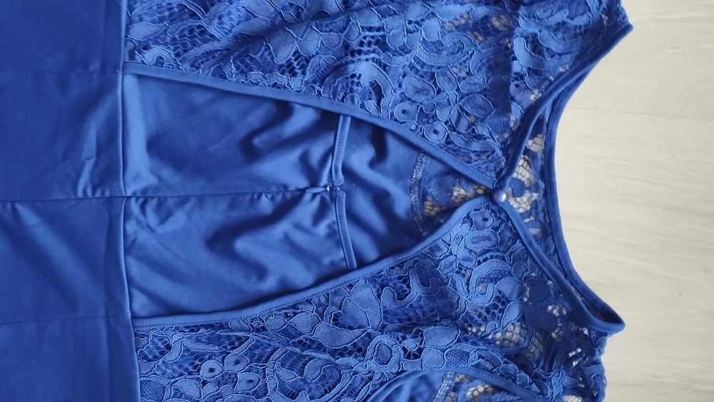 Vestido azul com renda