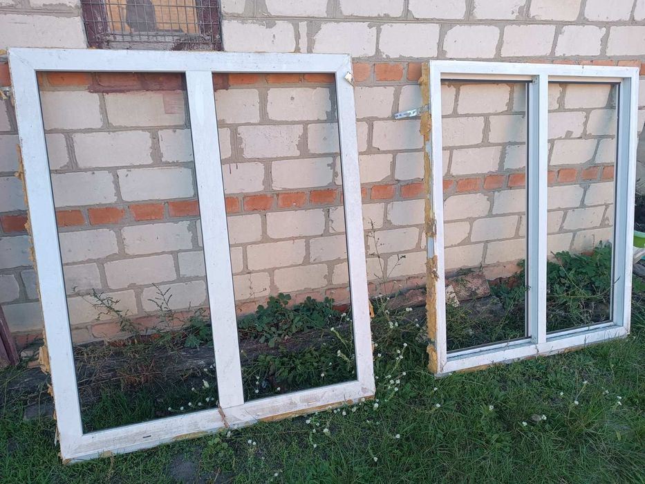 Продам два металопластикових вікна