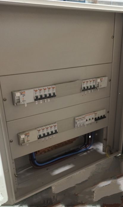 Quadro elétrico em  Metal ......................