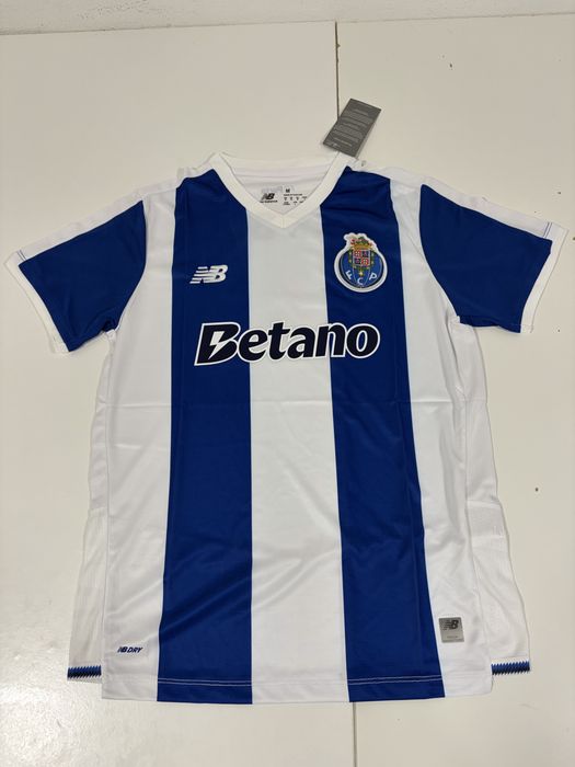 Camisolas de futebol tamanhos M e L