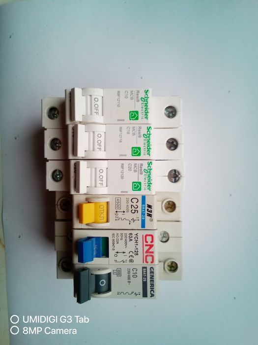 Автоматичні вимикачі були у використанні автомати