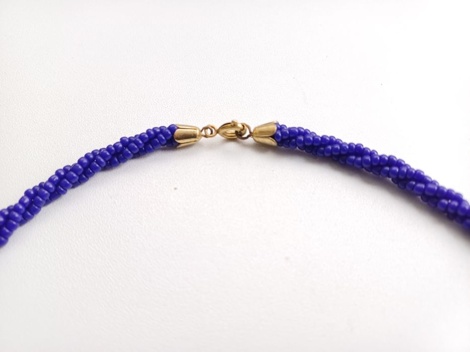 Colar/choker de missangas azuis