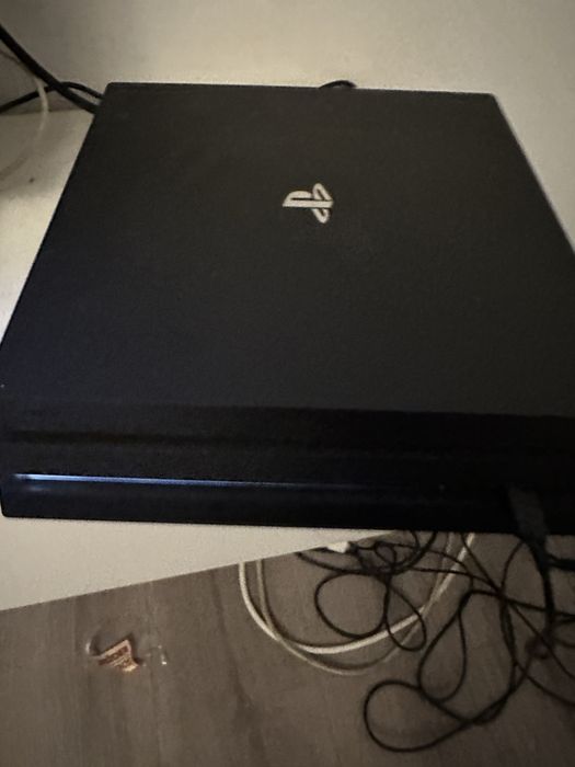 Playstastion 4 pro 1t com um comando