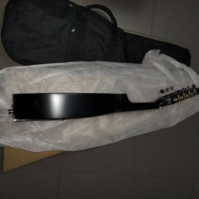 Bandolim preto e saco novos