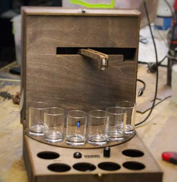 Автоматичний наливатор алкоголю на 6 чарок деревʼяний