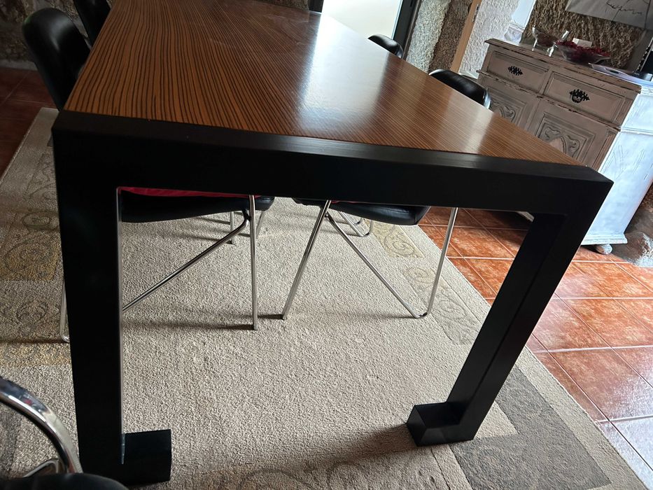 mesa de jantar  em madeira