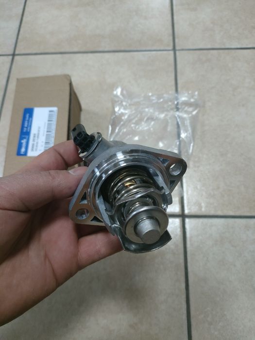 Термостат Hyundai Elantra 2.0 2016-2017-2018-2019-2020 хюндай елантра