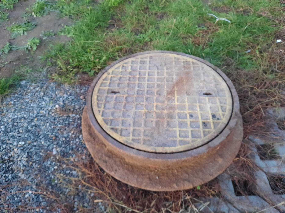 Właz żeliwny d 600 40 tonowy