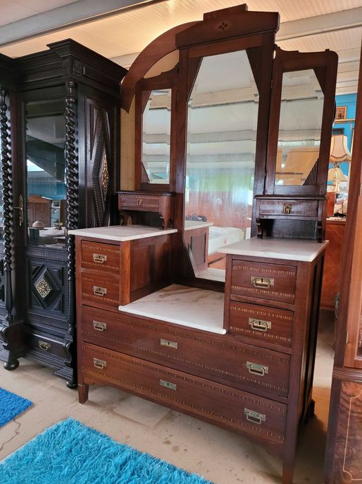 Toucador / Pechiché antigo em muito bom estado geral